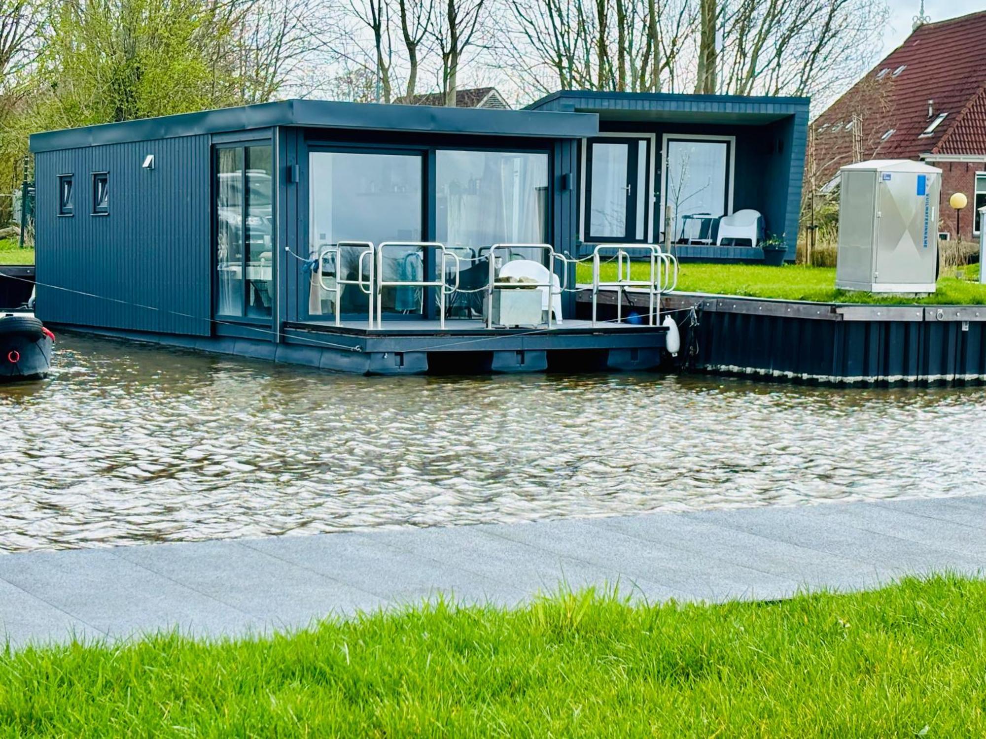 Uniek Overnachten In Een Tiny House Op De Appelhof Wommels Exterior photo